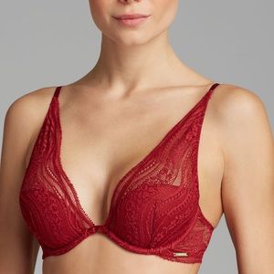 Red Calvin Klein bra 💋